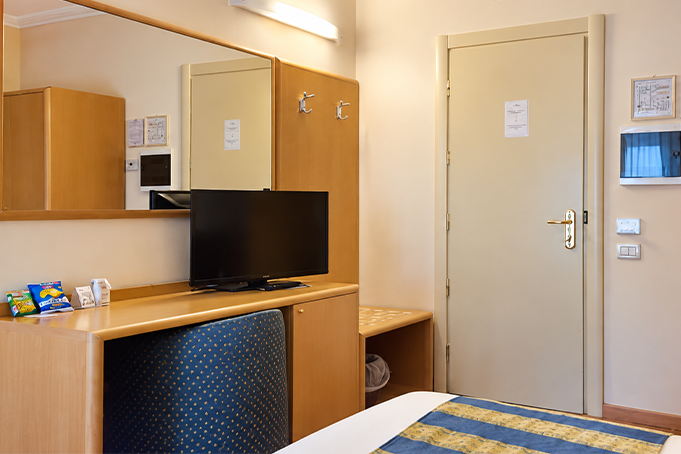 Camera-Comfort-matrimoniale-Hotel-Continental-Roncadelle-1