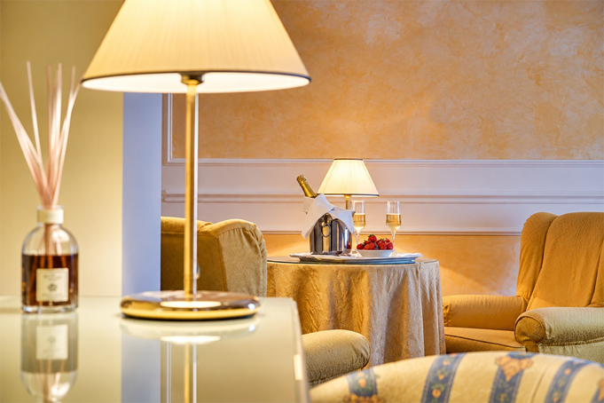 Camera-Deluxe-matrimoniale--Hotel-Continental-Roncadelle2