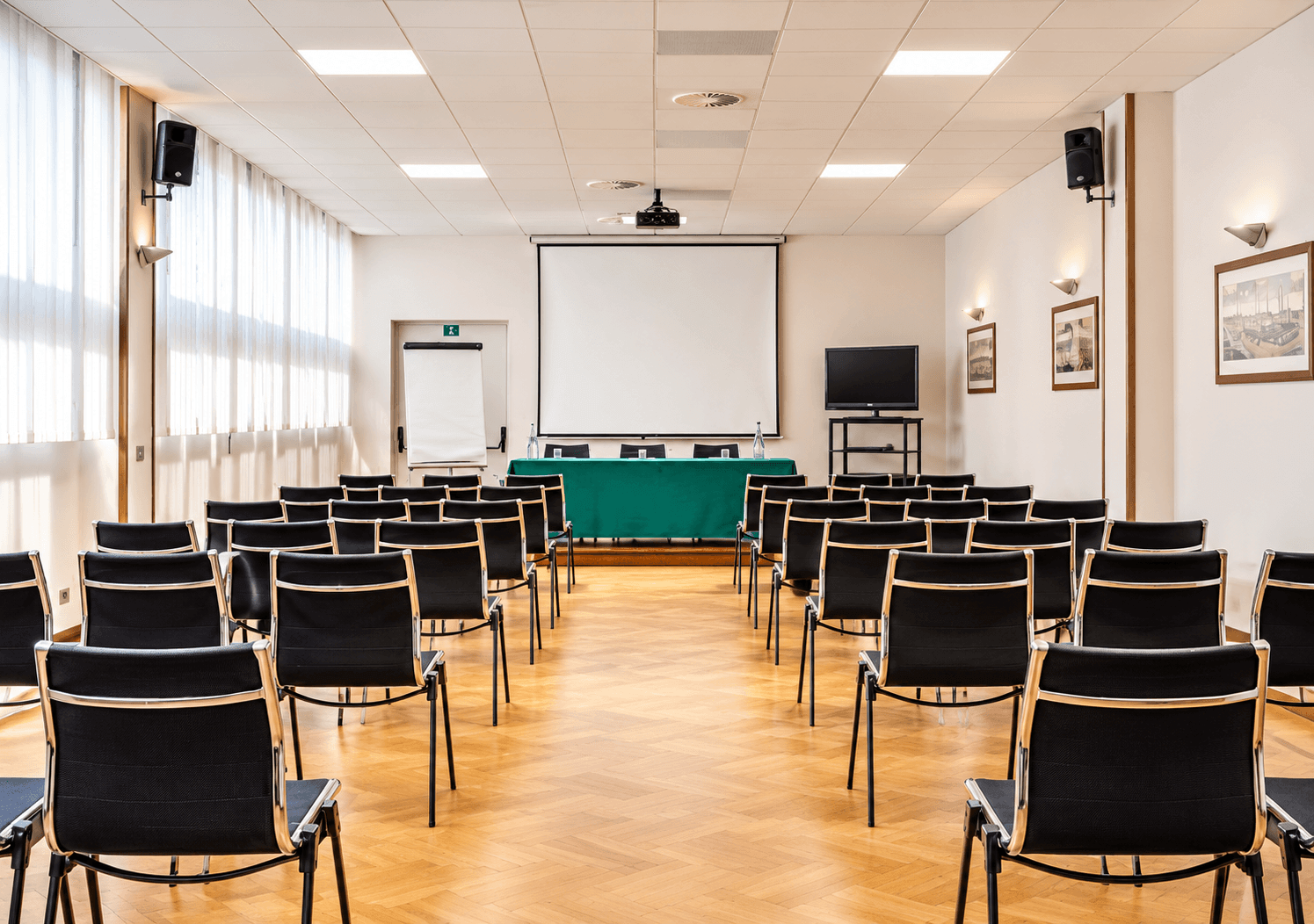 Sala conferenze pronta per il seminario